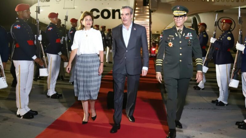 Abinader regresa a RD luego de varios días en Suiza donde destacó recuperación económica del país