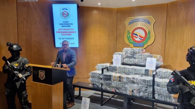 La Armada y el Ejército identifican oficial superior y suboficial involucrados en alijo de 237 paquetes de cocaína