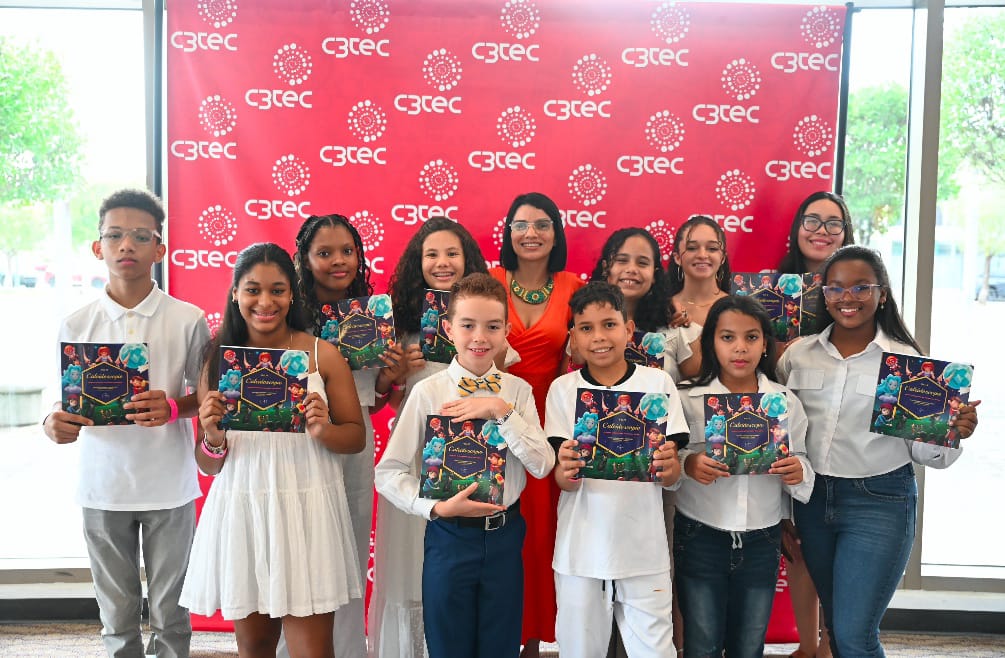 Niños dominicanos y puertorriqueños presentan libro en Caguas, Puerto Rico.