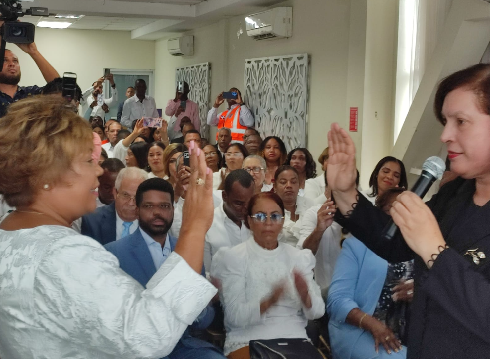 Ministerio de Interior y Policía juramenta nueva gobernadora de la Provincia Santo Domingo