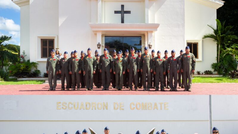 Fuerza Aérea conmemora 62 aniversario del Escuadrón de Combate con actos patrios y misa de acción de gracias