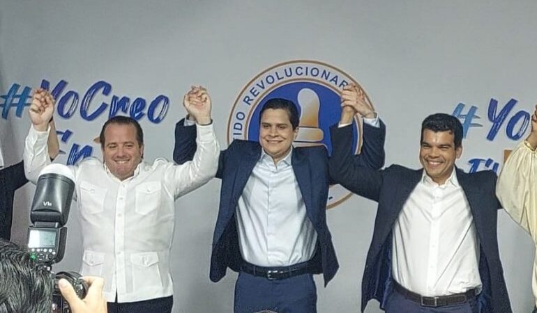 José Paliza juramenta en el PRM a Ramón Arnaldo Pimentel, ex secretario de organización del PRD