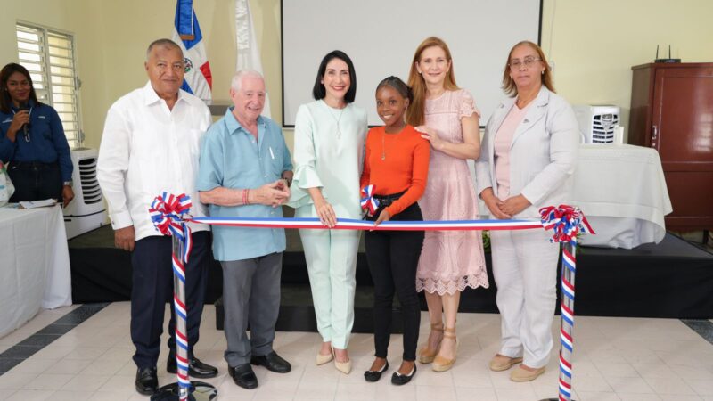Primera Dama y Fundación Reservas del País inauguran Centro de Capacitación de Madres Jóvenes