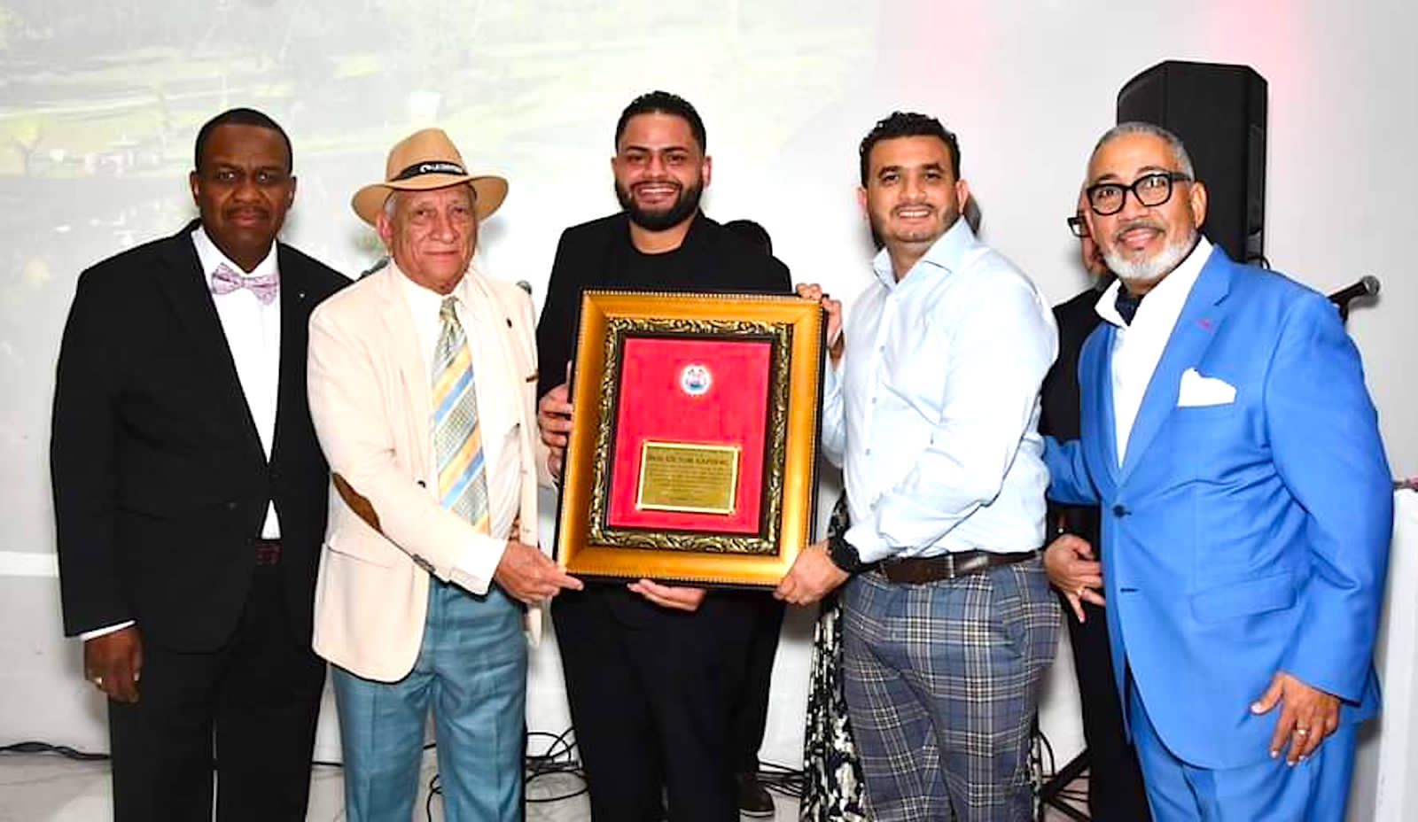 Fundación Villa Consuelo New Yok hace reconocimiento al empresario dominicano Victor Espinal