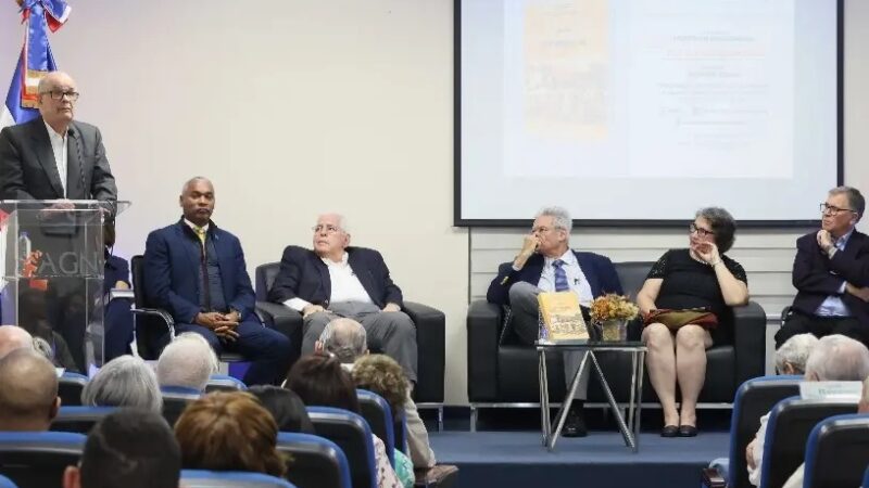 AGN pone en circulación el libro Con la Palabra de Dios de Roberto Cassá