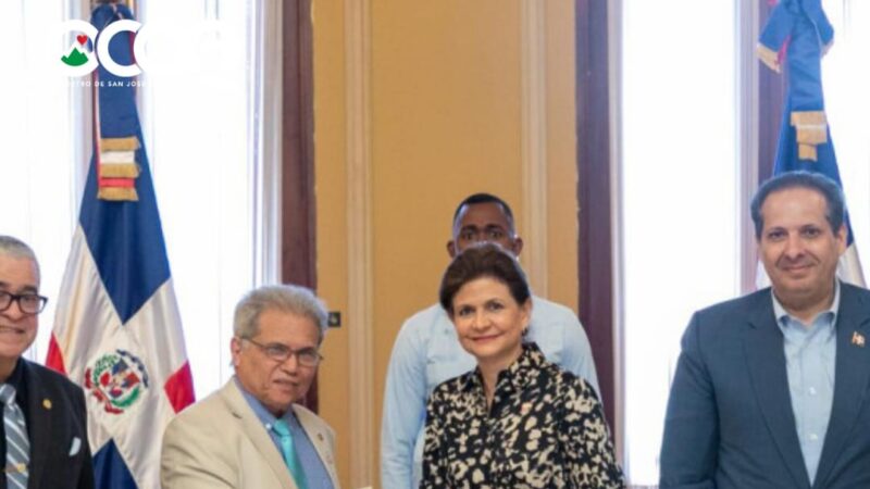 Raquel Peña firma acuerdo histórico entre el Gobierno y el Colegio Médico Dominicano