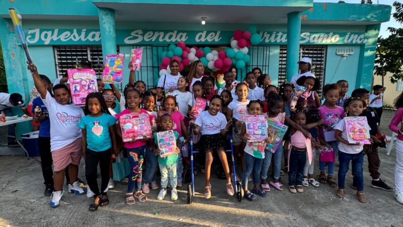 Fundación Gotitas de Alegría, entregó juguetes a los niños en el municipio de Pedro Brand