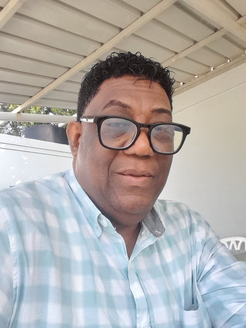 SNTP-SDE condena vejamen de la fiscal Esther Sánchez contra el comunicador y abogado Yoni Carpio  