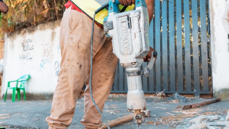 Alcaldía del Distrito Nacional construye aceras y contenes en Villa Consuelo