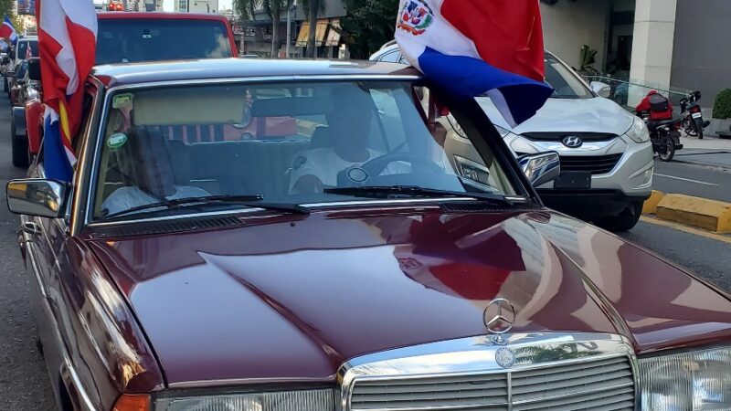Duartianos invitan este domingo a exhibición y desfile de autos antiguos