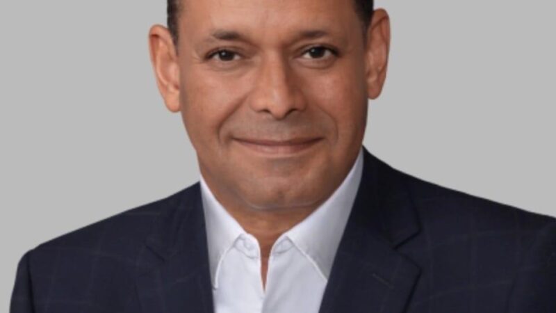 Prensamérica Internacional y la Asociación de Prensa de Ecuador reconocen trayectoria de Víctor Dumé como productor cinematográfico