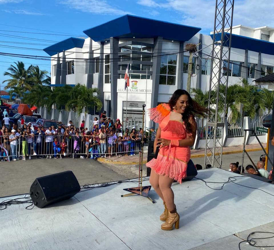 El Carnaval de Miches 2025 brilla con la participación de Marcel 