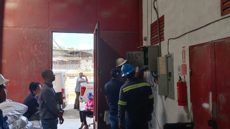 ¡Fábrica China se roba la luz! PGASE y EDEESTE intervienen el lugar en Santo Domingo Norte