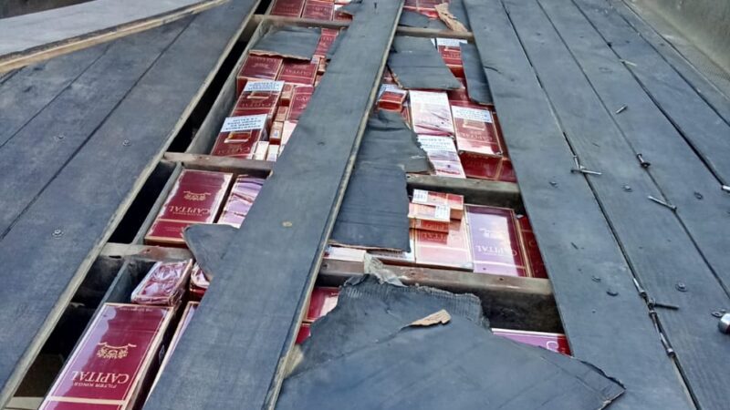 Decomisan contrabando de 79 mil cigarrillos oculto bajo piso falso de un camión en Santiago Rodríguez
