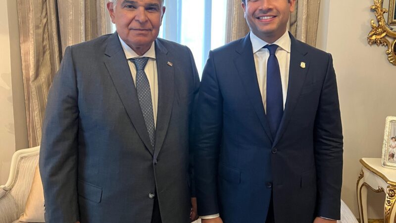 Omar Fernández conversa con presidente de Panamá temas de interés común