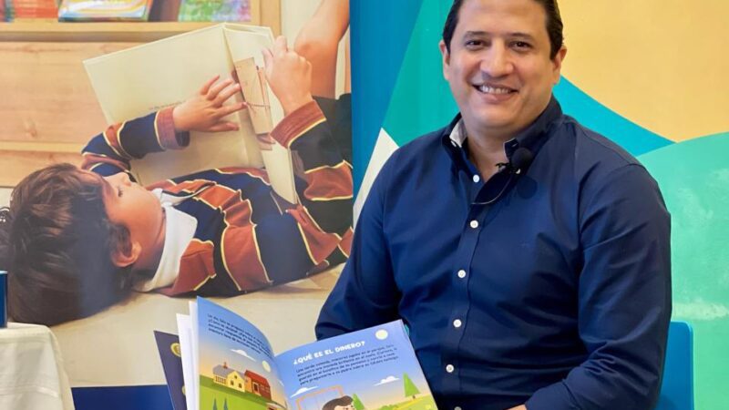 Lanzan libro infantil «El pequeño Salo descubre el valor del dinero» para promover la educación financiera desde temprana edad