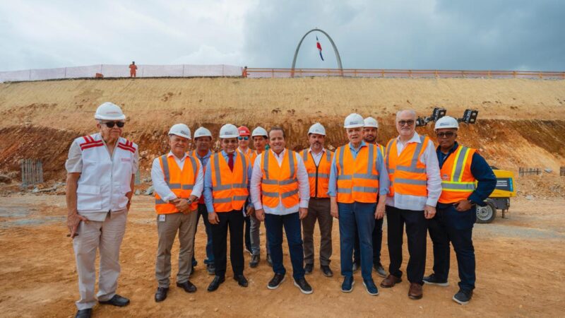Paliza y Estrella supervisan obras viales en Plaza de la Bandera e Isabel Aguiar; se realizan con recursos de Aerodom