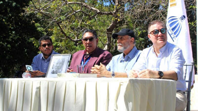 Dirección General del Libro y la Lectura realiza encuentro-homenaje a Efraím Castillo, Premio Nacional de Literatura 2025