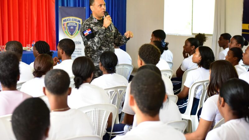 Más de 200 jóvenes inician capacitación para convertirse en Policías Auxiliares