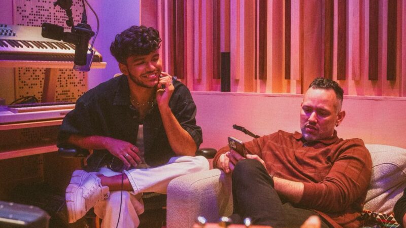 Yohan realiza campamento de composición y producción con La Oreja Media Group