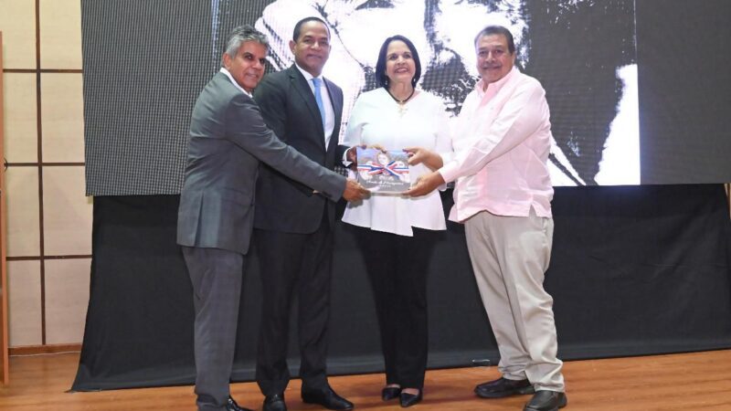 Presentan nueva edición libro “Amén de Mariposas” en homenaje a las hermanas Mirabal