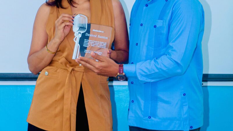 Desirée Santos es reconocida por su impacto en la comunicación y la formación de nuevos talentos
