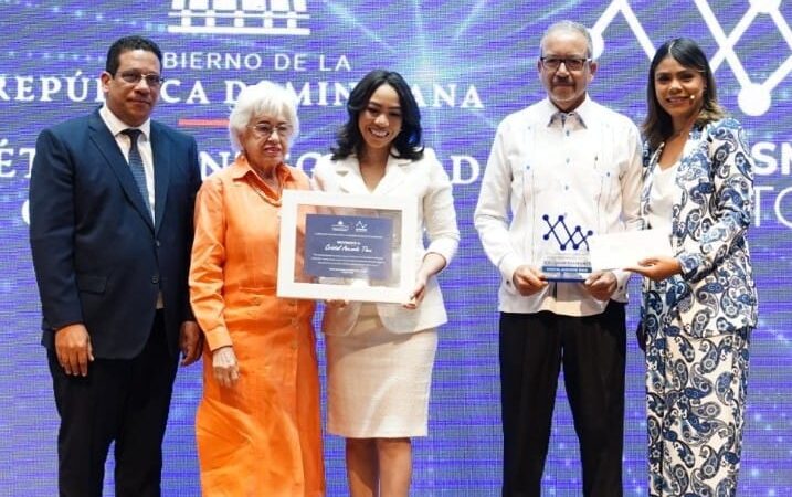Periodista Cristal Acevedo gana Premio Nacional de Periodismo de Datos