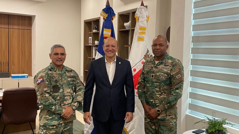Presidente de la Confederación Deportiva FF. AA.  y la PN realiza una visita de cortesía al alcalde de Santiago