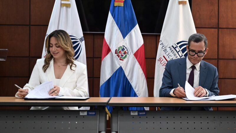 Ministerio de Trabajo y Supérate firman convenio que beneficiará a 35 mil jóvenes vulnerables