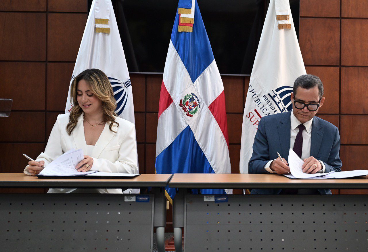 Ministerio de Trabajo y Supérate firman convenio que beneficiará a 35 mil jóvenes vulnerables