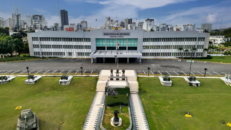 Ministerio de Defensa Reitera a sus Miembros la Obligación de Cumplir con la Ley de Tránsito