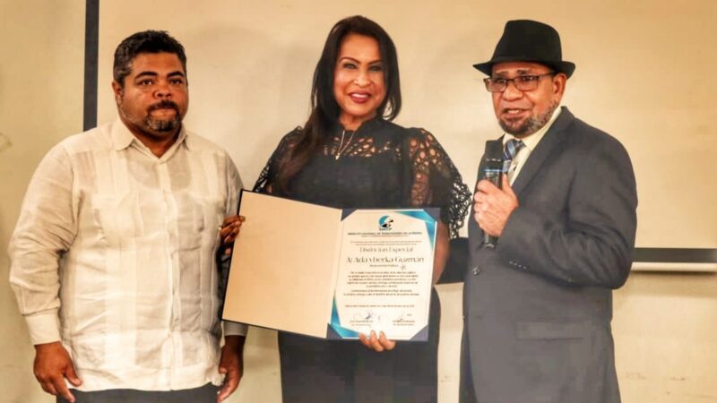 Cundo Camarena resalta trayectoria profesional de Ada Guzmán. 