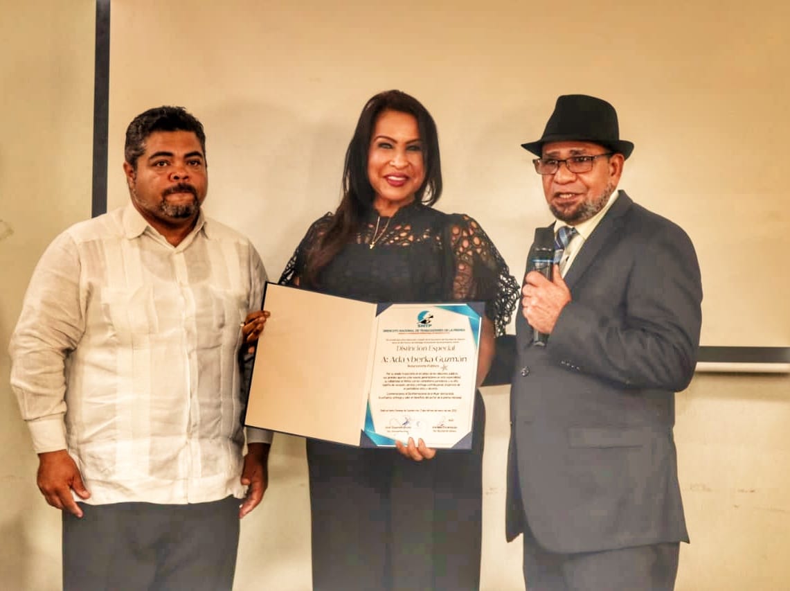 Cundo Camarena resalta trayectoria profesional de Ada Guzmán. 