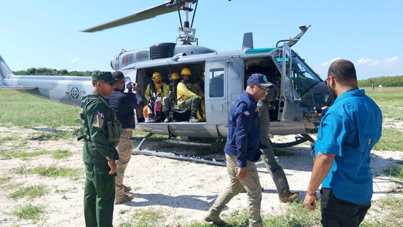 La Fuerza Aérea de República Dominicana apoya labores de extinción del incendio forestal en Cap Cana