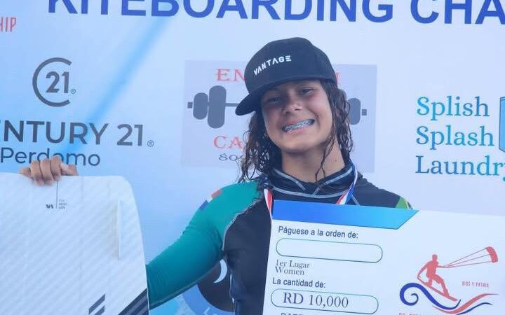 Victoria Bramtot arrasa nuevamente en el DR Open Cabarete 2025 y consolida su dominio en el kitesurf
