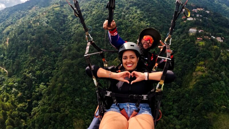 Rayndira López y Yuliana Heredia de Pasaporte Aventurero RD Viven una Experiencia Inolvidable con Parapente Extremo RD