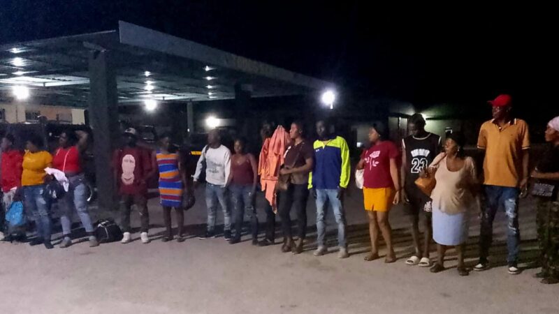 Ejército detiene inmigrantes indocumentados en una casucha deshabitada en Elías Piña