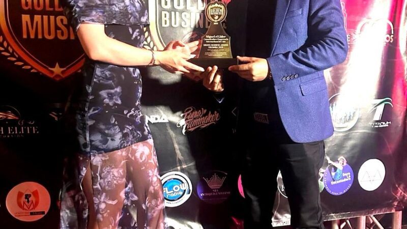 Miguel Ramírez es reconocido en los Golden Music Awards