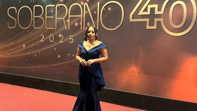 Periodista María Jiménez brilla en la cobertura de los Premios Soberano 2025