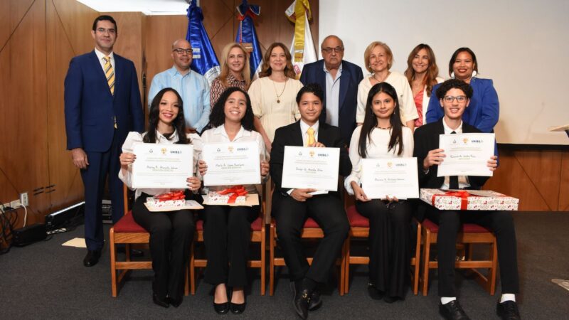 La Fundación Farach, el Colegio Loyola Santo Domingo y la Universidad Iberoamericana UNIBE celebran la cuarta edición intercolegial de los Premios a la Oratoria Alejandro Farach Cruz