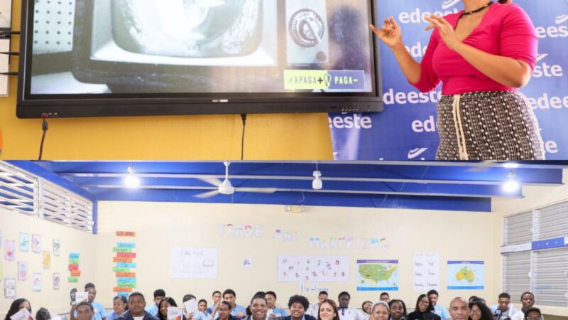 EDEEste ofrece charla sobre Eficiencia Energética en centro educativo para sordomudos