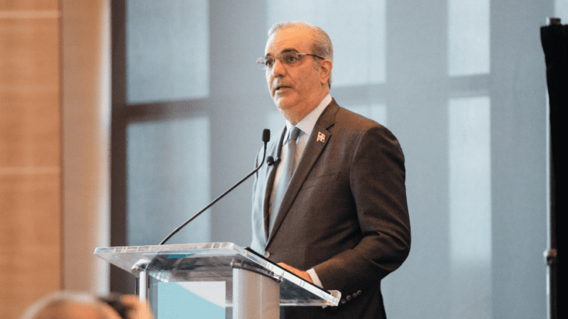 Presidente Abinader promueve a RD como destino ideal para la inversión industrial textil y de calzado