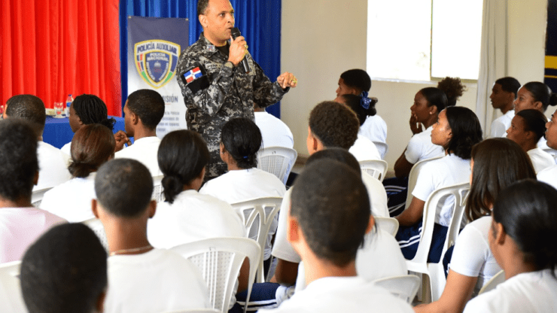 Más de 200 jóvenes inician capacitación para convertirse en Policías Auxiliares