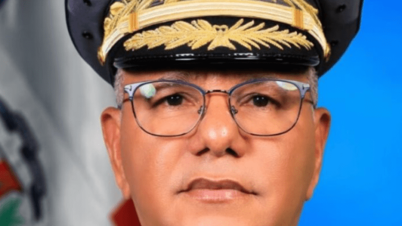 Luis Abinader designa al general Pascual Cruz Méndez como director general de Digesett