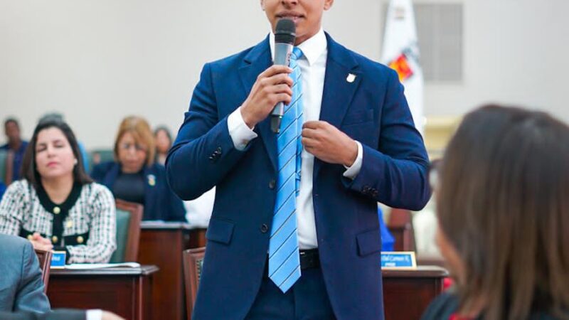 Regidor Juan Miguel López Franco somete resolución para la publicación de personas desaparecidas en pantallas digitales del Distrito Nacional
