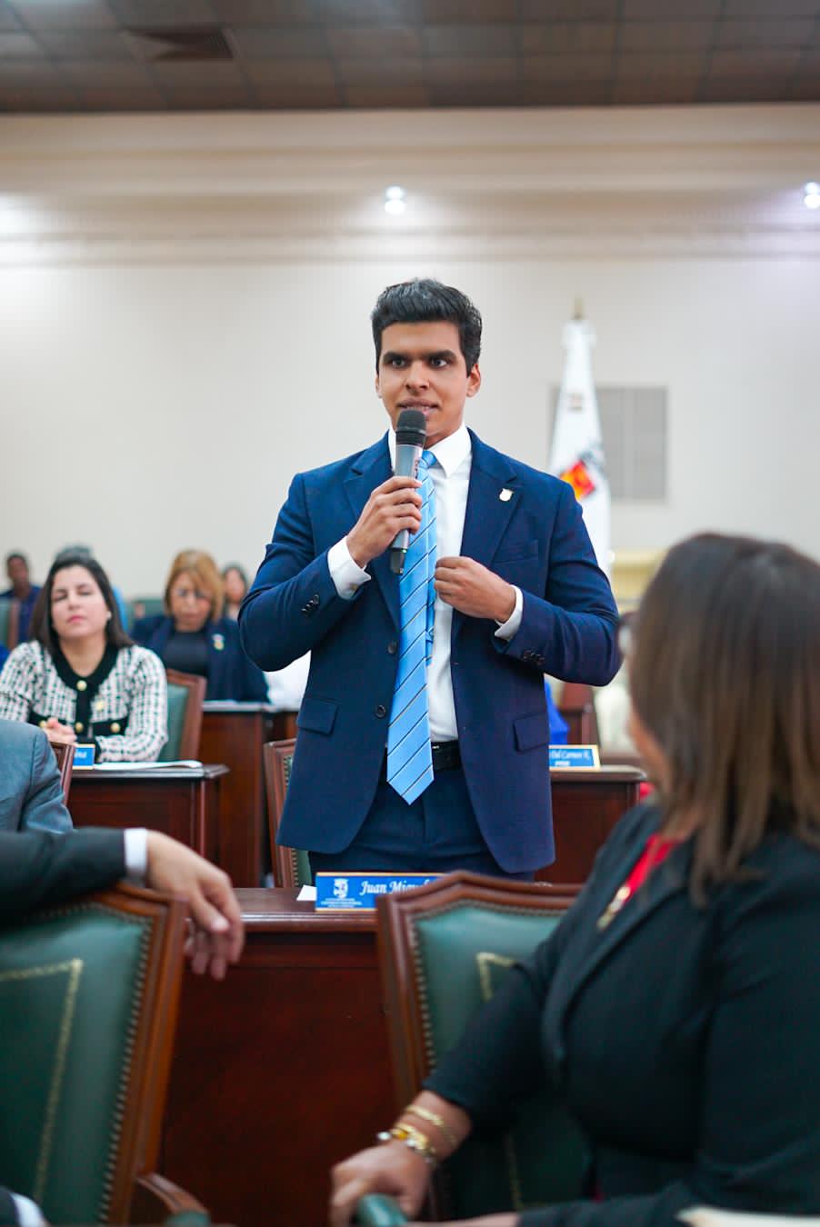 Regidor Juan Miguel López Franco somete resolución para la publicación de personas desaparecidas en pantallas digitales del Distrito Nacional