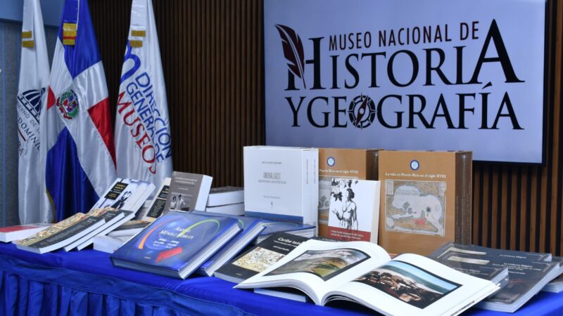 Colectivo Editorial Luscinia de Puerto Rico realiza donación al AGN