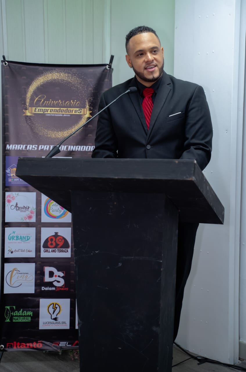 Emprendedores RD con Fernando Jerez celebró su aniversario con una noche de reconocimientos y logros
