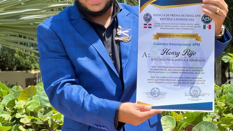 Henry Rijo recibe reconocimiento por el Día del Periodista por su destacada labor en la comunicación