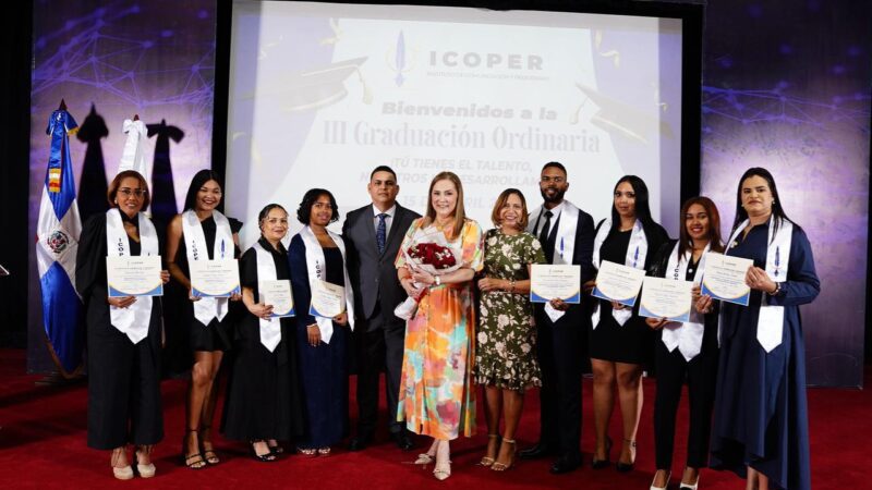 ICOPER celebra III graduación con Jatnna Tavárez como madrina de promoción